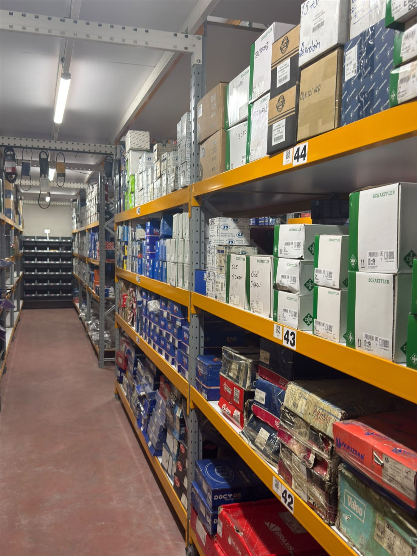 OTO MARKET depo — Schaeffler ve marka ürünleri