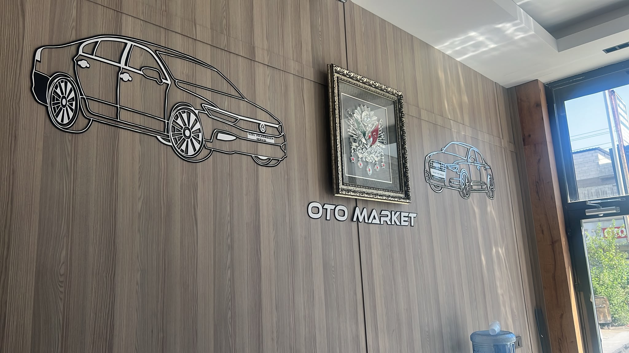 OTO MARKET mağaza iç dekorasyonu — Volkswagen duvar tasarımı